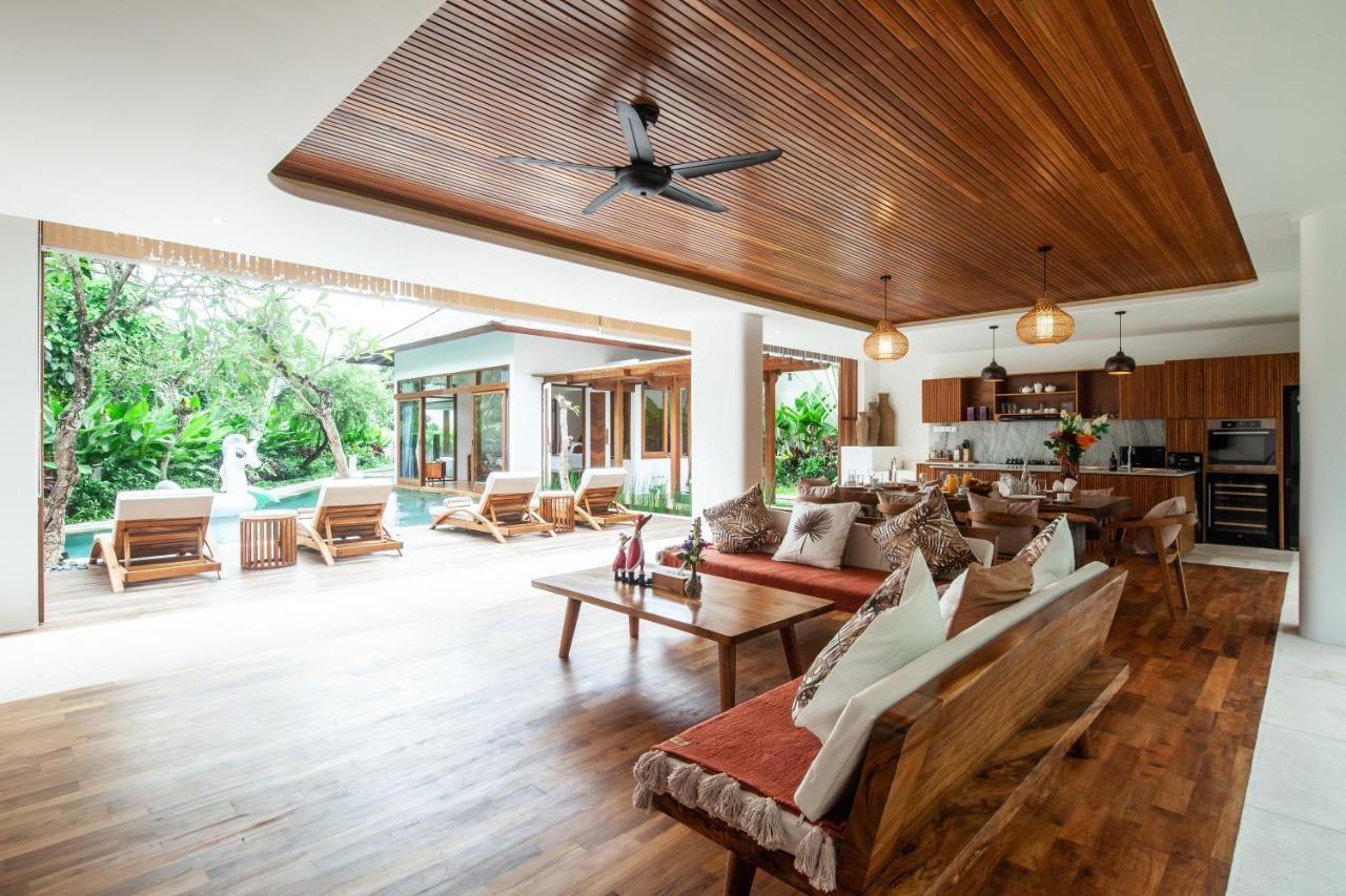 Paya Paya Villa Seminyak Buitenkant foto